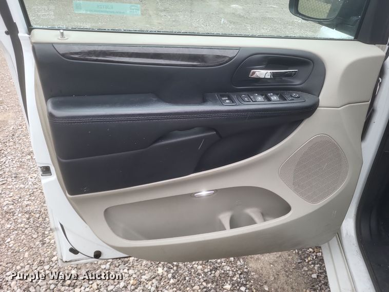 image for item EJ8128 2016 Dodge  Grand Caravan SXT van