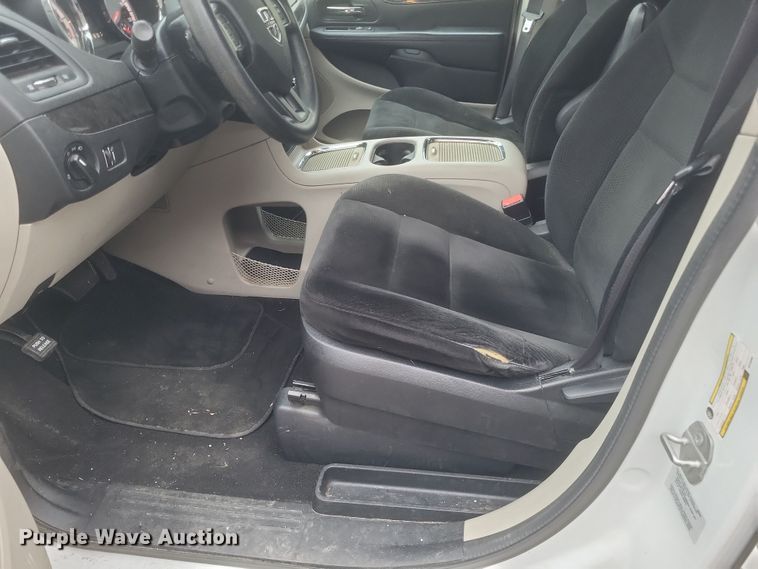 image for item EJ8128 2016 Dodge  Grand Caravan SXT van