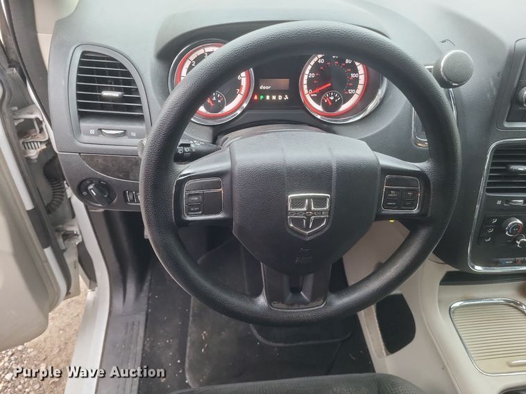 image for item EJ8128 2016 Dodge  Grand Caravan SXT van