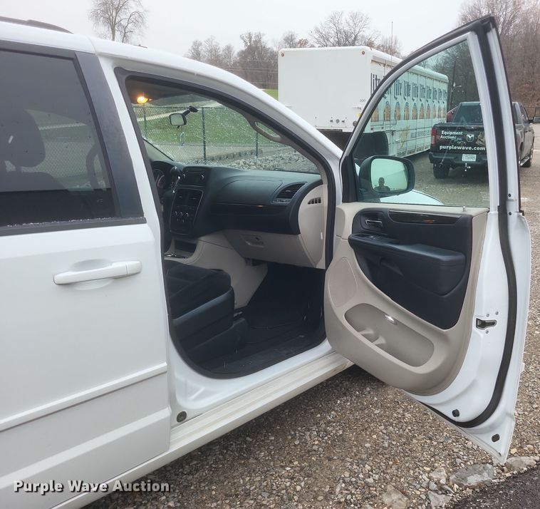 image for item EJ8128 2016 Dodge  Grand Caravan SXT van