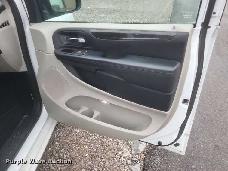 image for item EJ8128 2016 Dodge  Grand Caravan SXT van