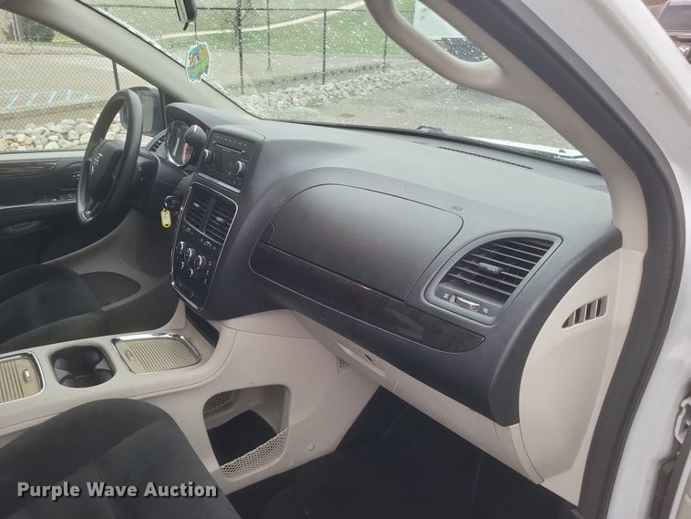 image for item EJ8128 2016 Dodge  Grand Caravan SXT van