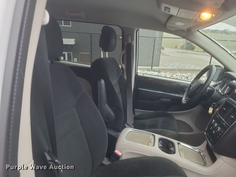 image for item EJ8128 2016 Dodge  Grand Caravan SXT van