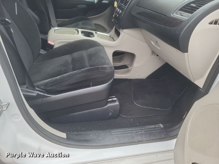 image for item EJ8128 2016 Dodge  Grand Caravan SXT van