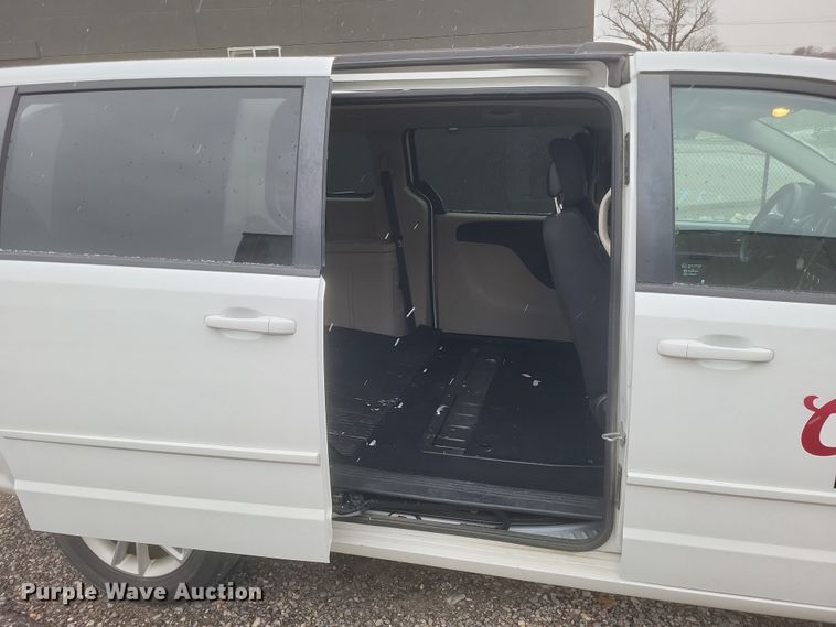 image for item EJ8128 2016 Dodge  Grand Caravan SXT van