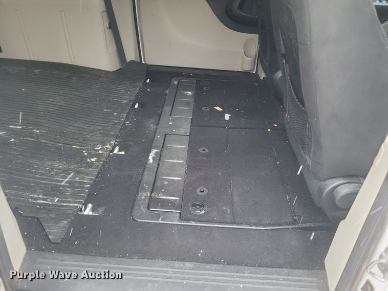 image for item EJ8128 2016 Dodge  Grand Caravan SXT van