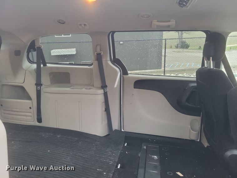 image for item EJ8128 2016 Dodge  Grand Caravan SXT van