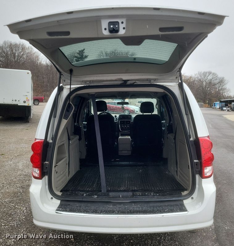 image for item EJ8128 2016 Dodge  Grand Caravan SXT van