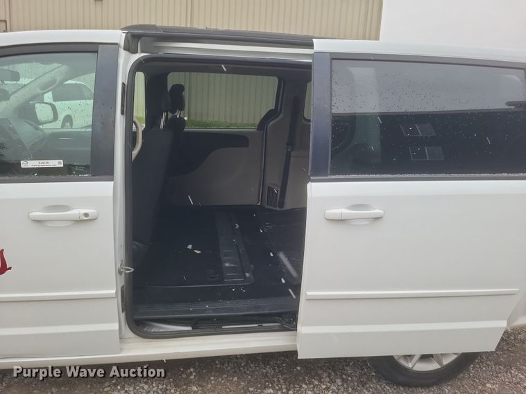 image for item EJ8128 2016 Dodge  Grand Caravan SXT van