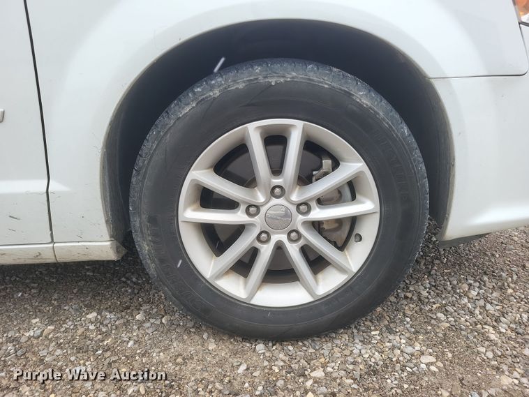 image for item EJ8128 2016 Dodge  Grand Caravan SXT van