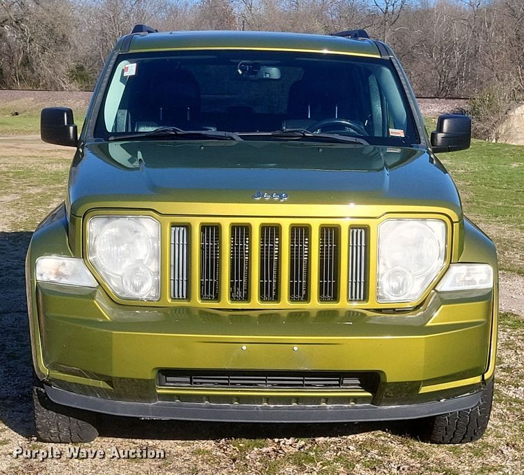 image for item EJ8130 2012 Jeep Liberty SUV