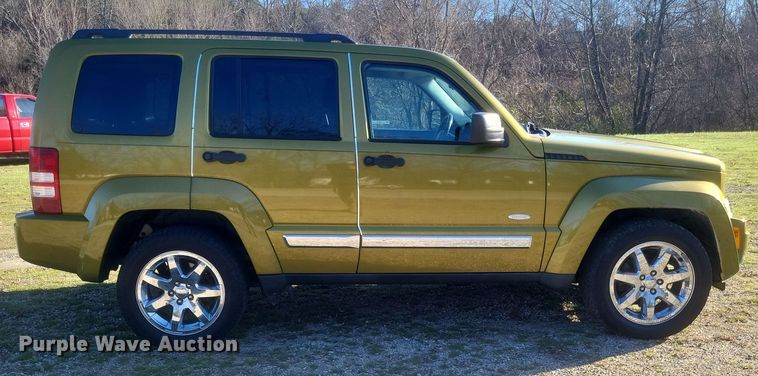 image for item EJ8130 2012 Jeep Liberty SUV