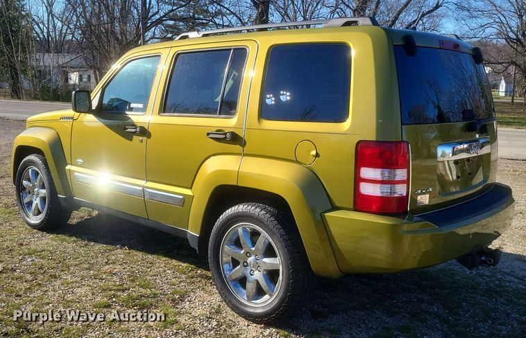 image for item EJ8130 2012 Jeep Liberty SUV