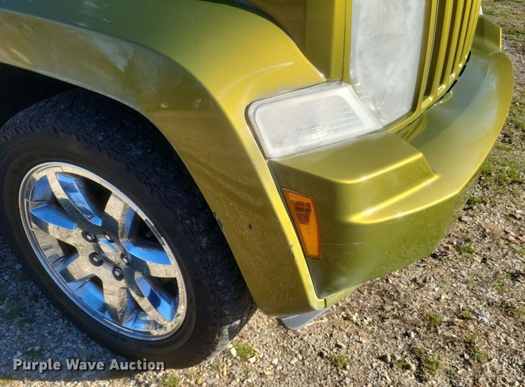 image for item EJ8130 2012 Jeep Liberty SUV