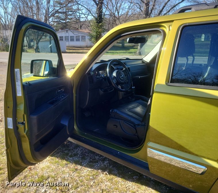 image for item EJ8130 2012 Jeep Liberty SUV