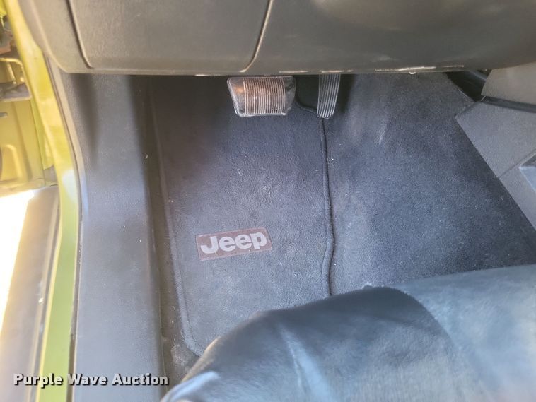 image for item EJ8130 2012 Jeep Liberty SUV