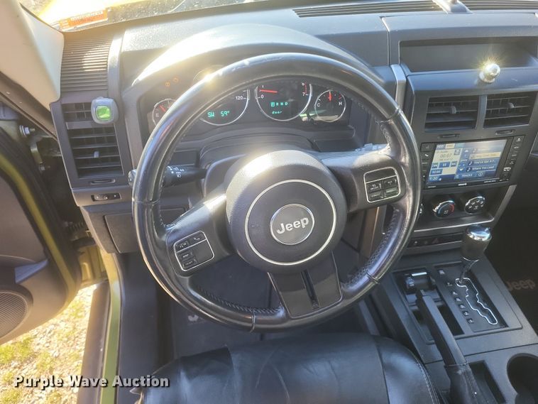 image for item EJ8130 2012 Jeep Liberty SUV