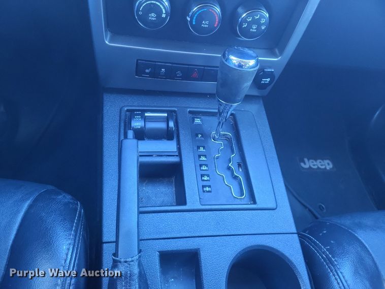 image for item EJ8130 2012 Jeep Liberty SUV