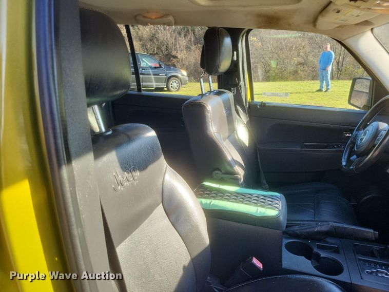 image for item EJ8130 2012 Jeep Liberty SUV