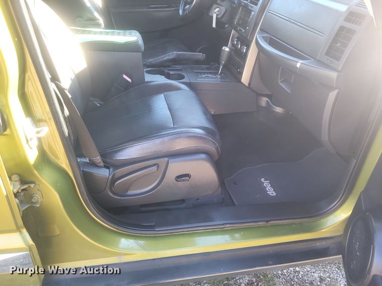 image for item EJ8130 2012 Jeep Liberty SUV