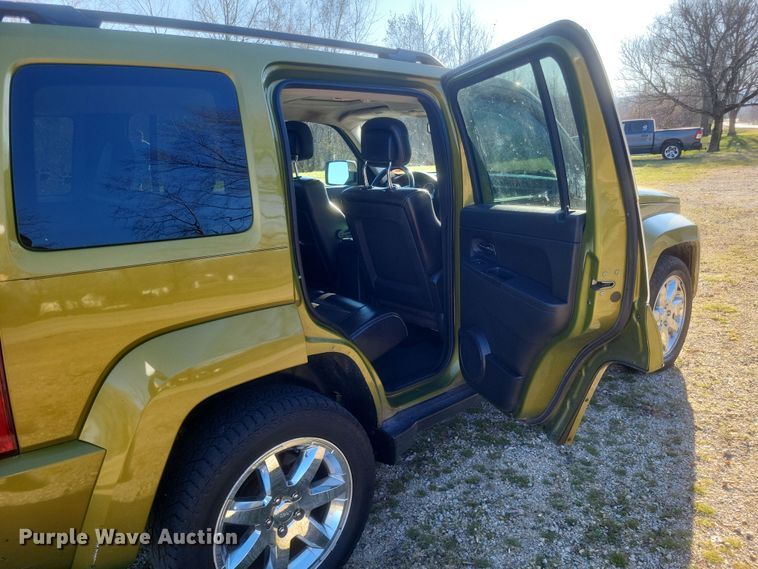 image for item EJ8130 2012 Jeep Liberty SUV