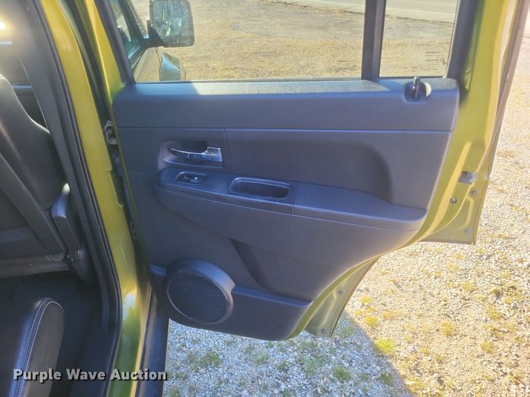 image for item EJ8130 2012 Jeep Liberty SUV