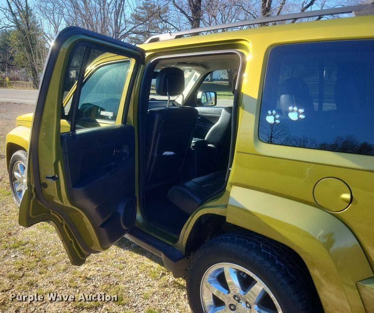 image for item EJ8130 2012 Jeep Liberty SUV