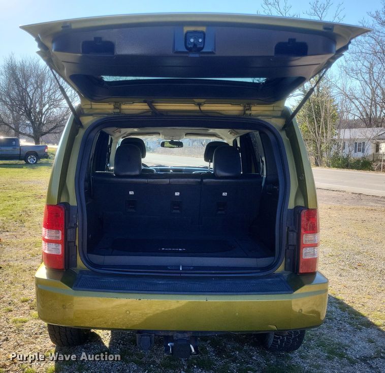 image for item EJ8130 2012 Jeep Liberty SUV