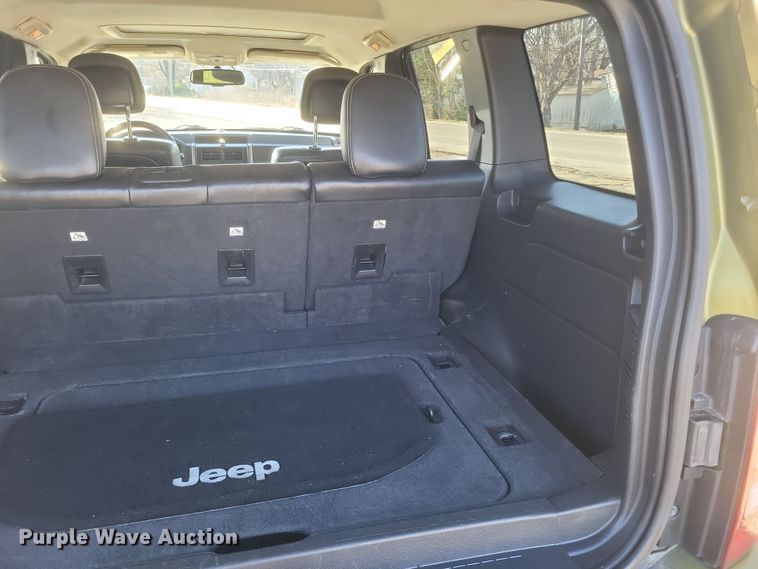 image for item EJ8130 2012 Jeep Liberty SUV