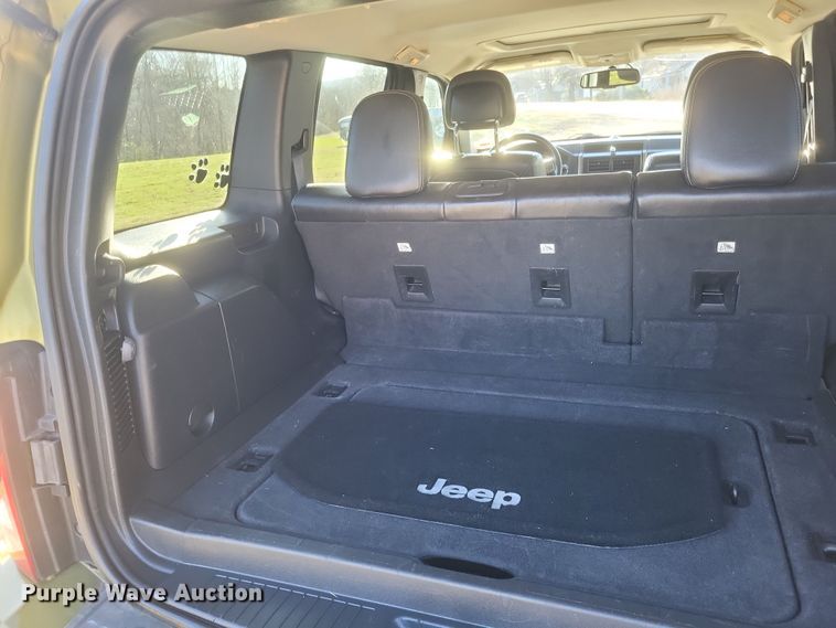 image for item EJ8130 2012 Jeep Liberty SUV