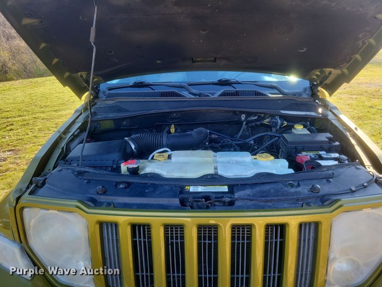 image for item EJ8130 2012 Jeep Liberty SUV