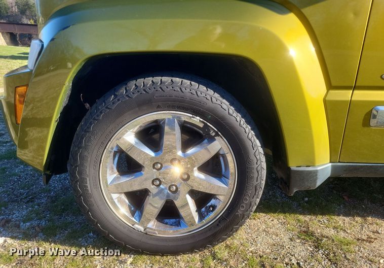 image for item EJ8130 2012 Jeep Liberty SUV