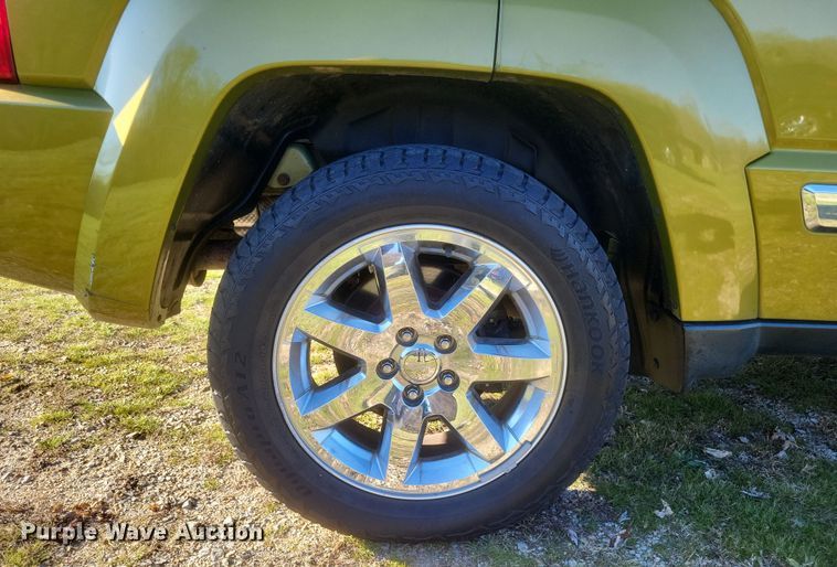 image for item EJ8130 2012 Jeep Liberty SUV