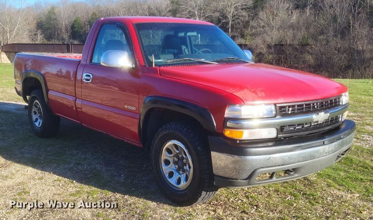 image for item EJ8131 2002 Chevrolet  Silverado 1500 pickup truck