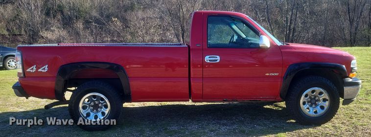 image for item EJ8131 2002 Chevrolet  Silverado 1500 pickup truck