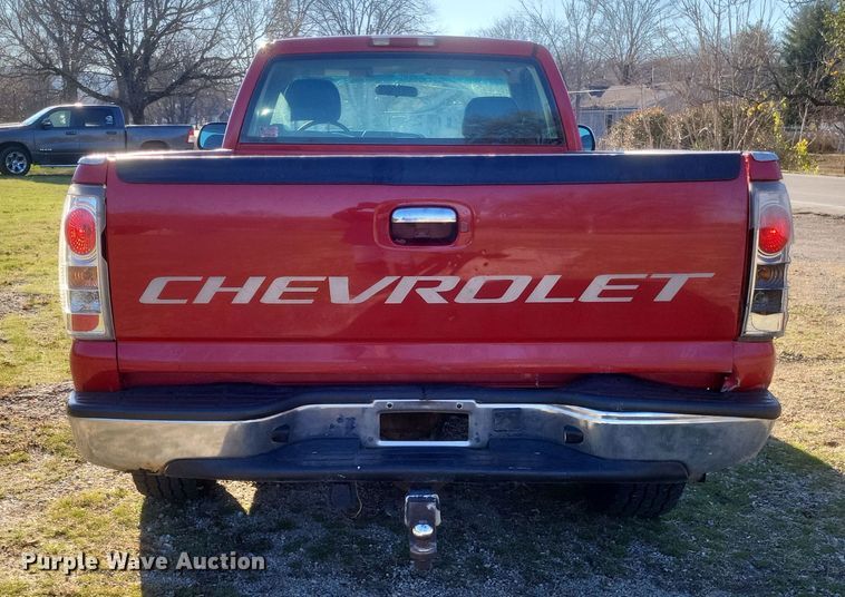 image for item EJ8131 2002 Chevrolet  Silverado 1500 pickup truck