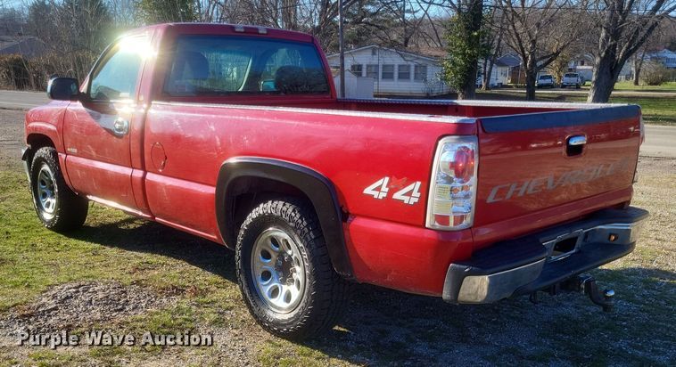 image for item EJ8131 2002 Chevrolet  Silverado 1500 pickup truck