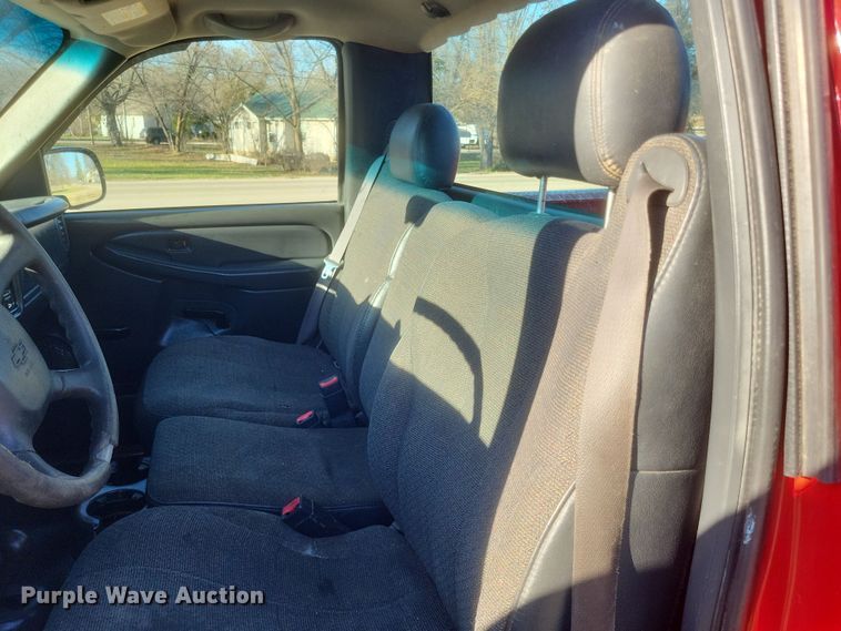 image for item EJ8131 2002 Chevrolet  Silverado 1500 pickup truck