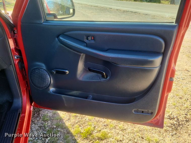 image for item EJ8131 2002 Chevrolet  Silverado 1500 pickup truck