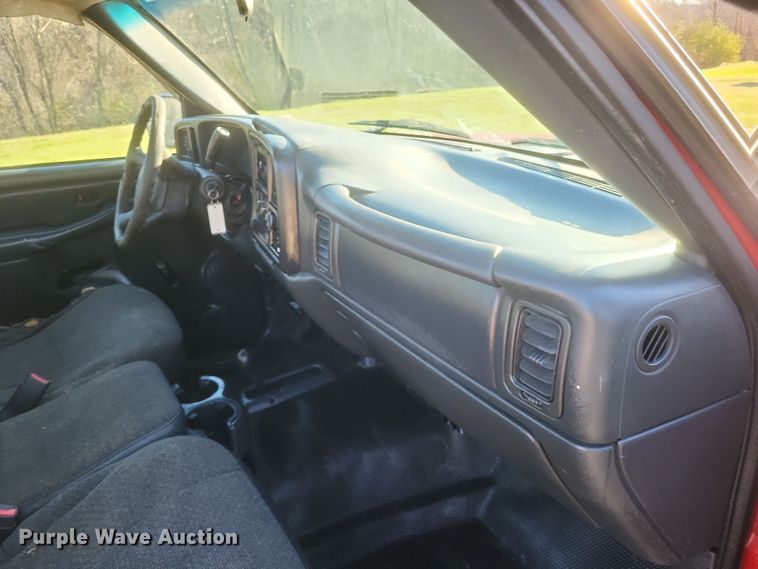 image for item EJ8131 2002 Chevrolet  Silverado 1500 pickup truck