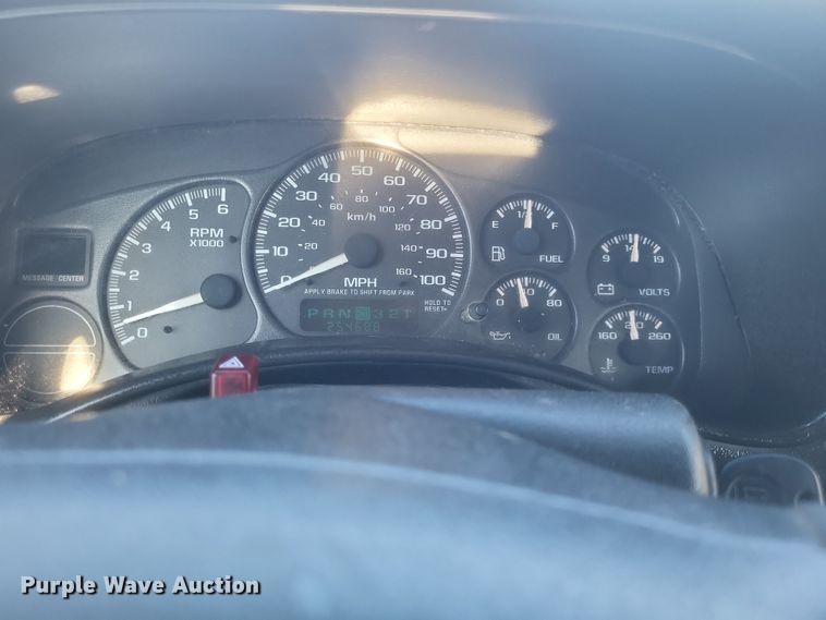 image for item EJ8131 2002 Chevrolet  Silverado 1500 pickup truck