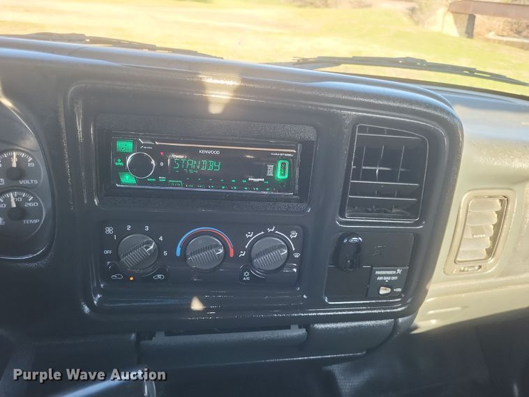 image for item EJ8131 2002 Chevrolet  Silverado 1500 pickup truck