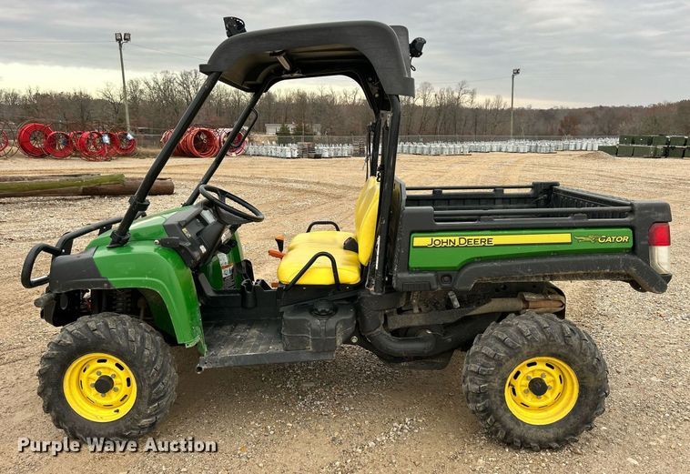 image for item EJ8143 2014 John Deere  Gator 825 utility vehicle
