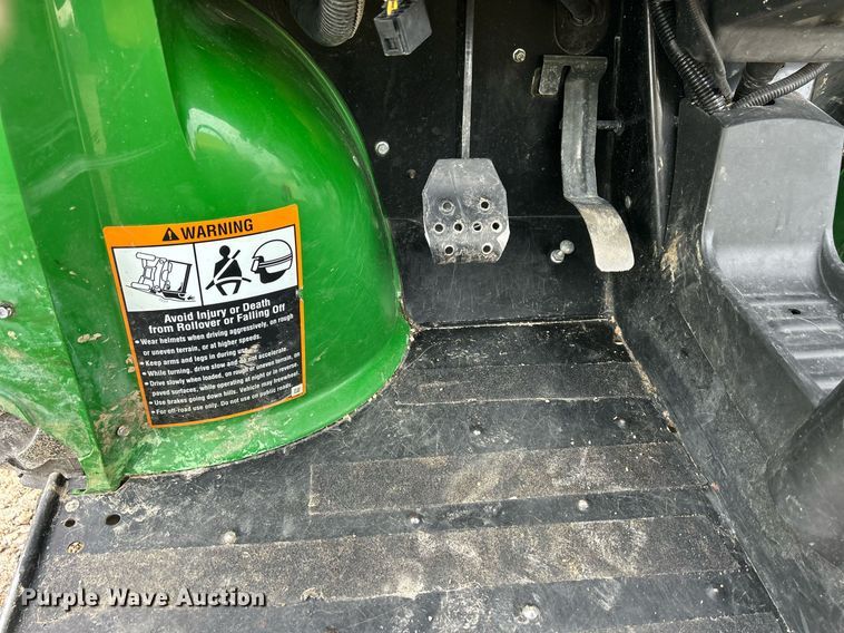 image for item EJ8143 2014 John Deere  Gator 825 utility vehicle