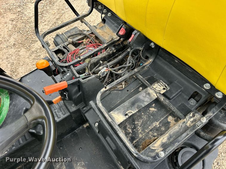 image for item EJ8143 2014 John Deere  Gator 825 utility vehicle