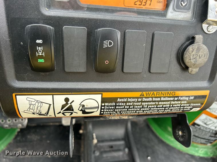 image for item EJ8143 2014 John Deere  Gator 825 utility vehicle