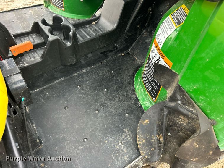 image for item EJ8143 2014 John Deere  Gator 825 utility vehicle