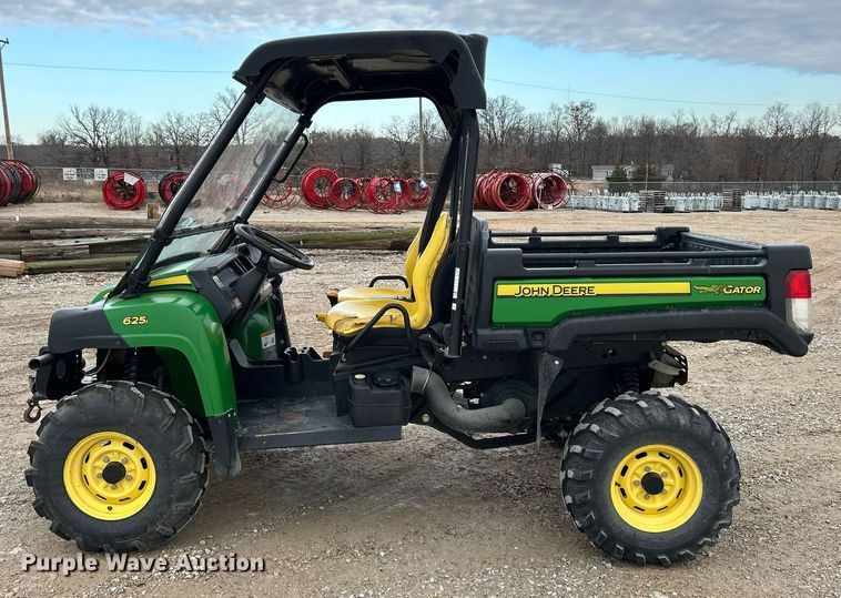 image for item EJ8144 2011 John Deere Gator 625i utility vehicle