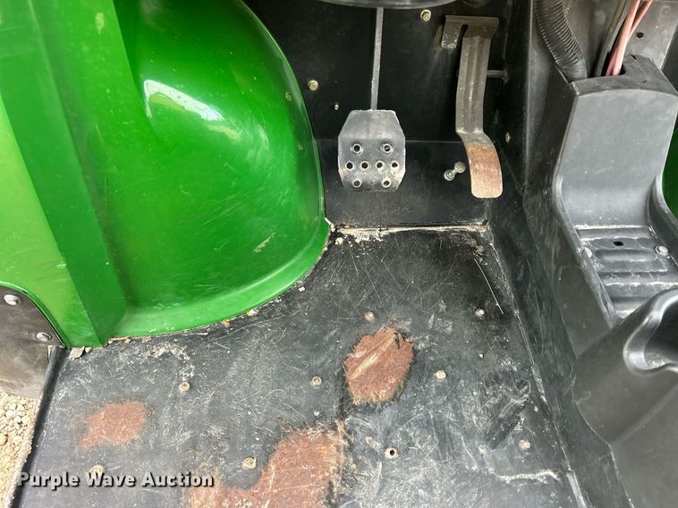 image for item EJ8144 2011 John Deere Gator 625i utility vehicle