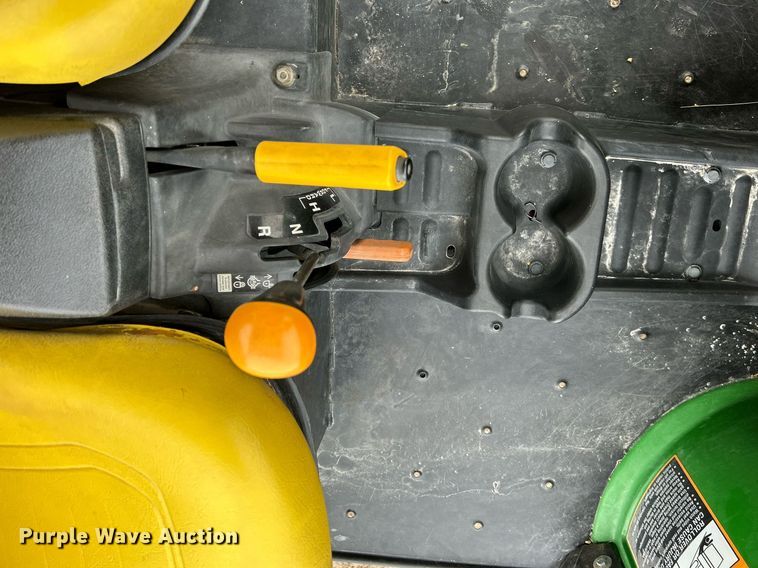 image for item EJ8144 2011 John Deere Gator 625i utility vehicle